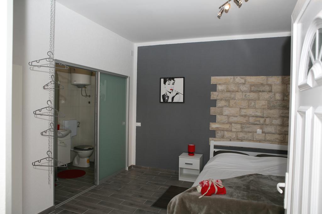 Apartments & Room Dijana Трогир Стая снимка