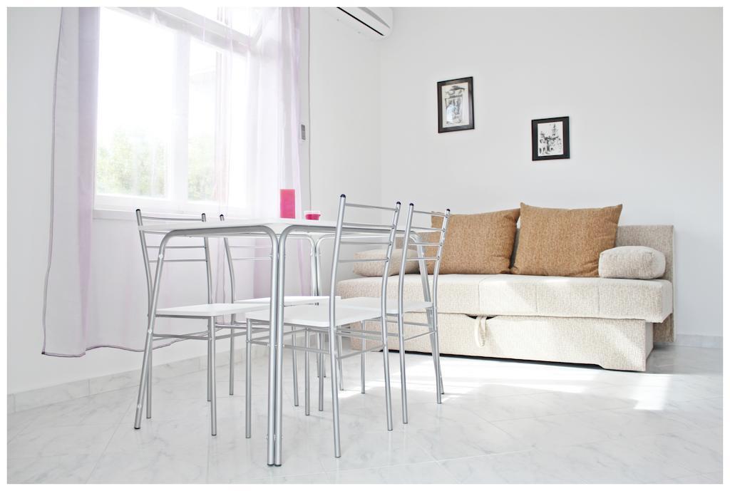 Apartments & Room Dijana Трогир Екстериор снимка