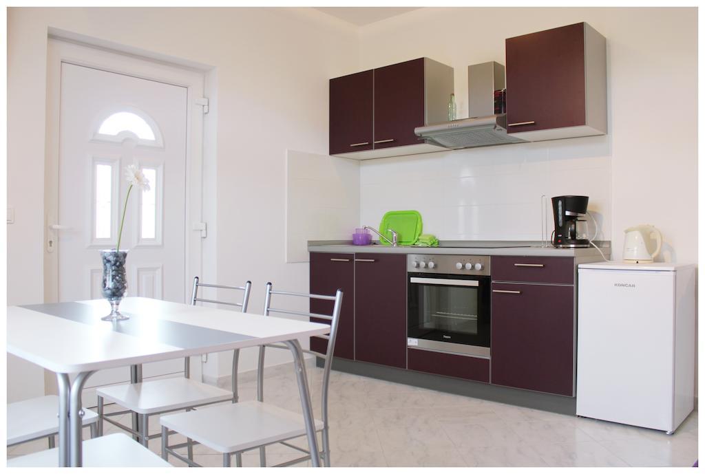 Apartments & Room Dijana Трогир Екстериор снимка